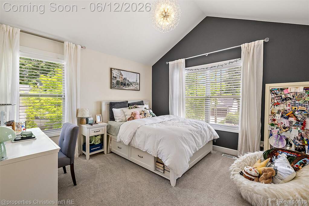 5 Bedroom Single Family Home/House's Image 33