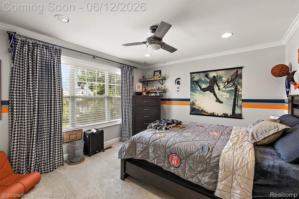 5 Bedroom Single Family Home/House's Image 36