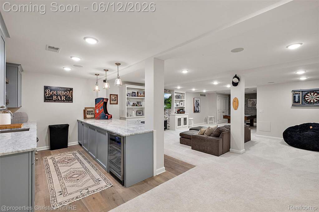5 Bedroom Single Family Home/House's Image 37