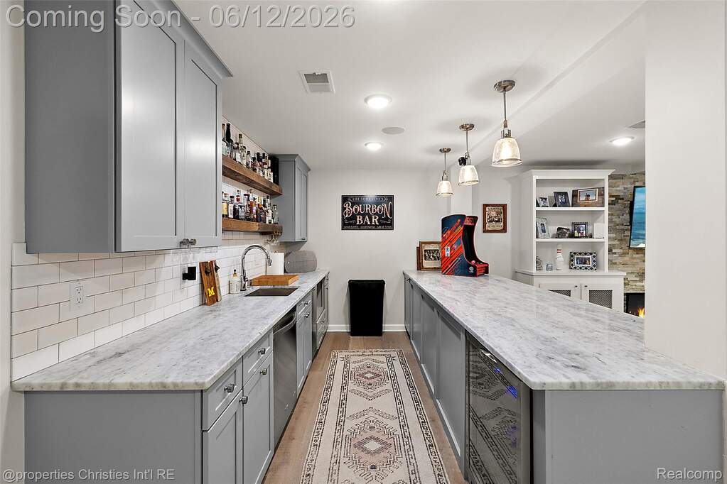 5 Bedroom Single Family Home/House's Image 38