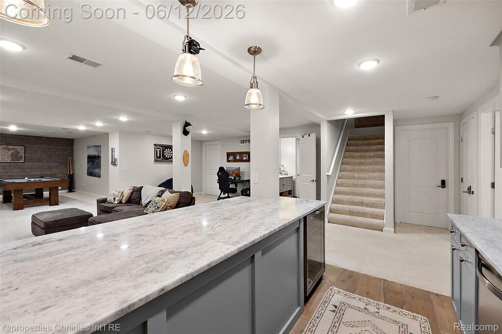 5 Bedroom Single Family Home/House's Image 40