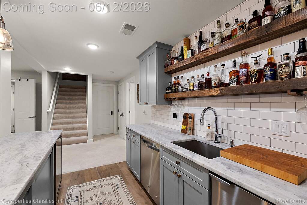 5 Bedroom Single Family Home/House's Image 41