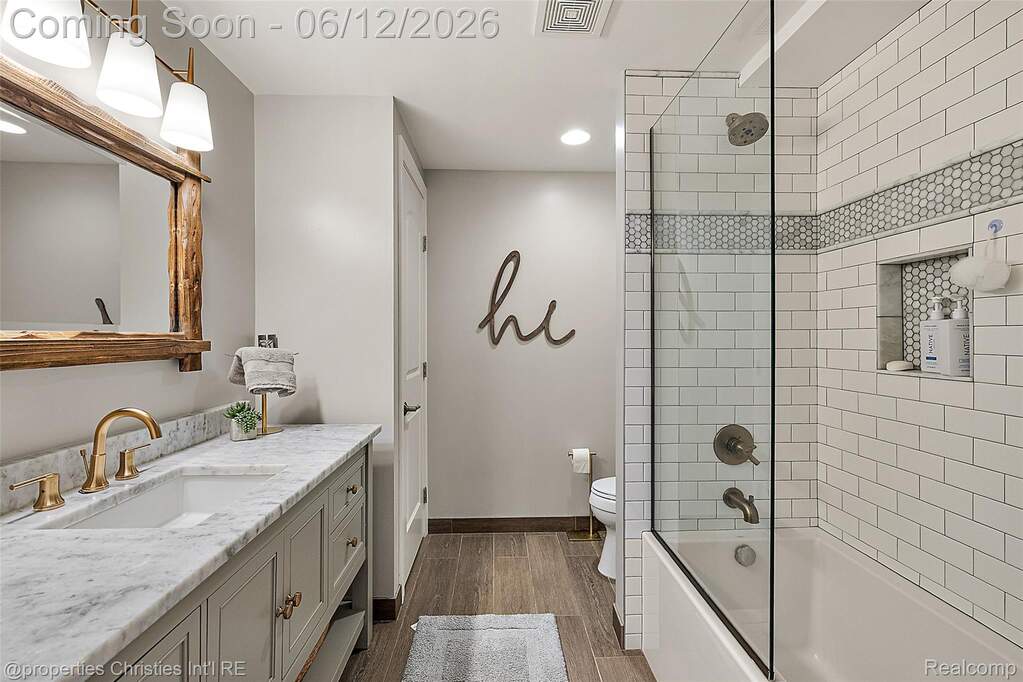 5 Bedroom Single Family Home/House's Image 42