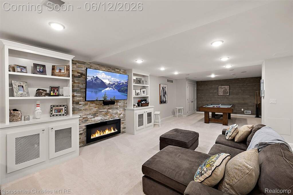 5 Bedroom Single Family Home/House's Image 45