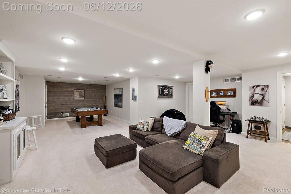 5 Bedroom Single Family Home/House's Image 46