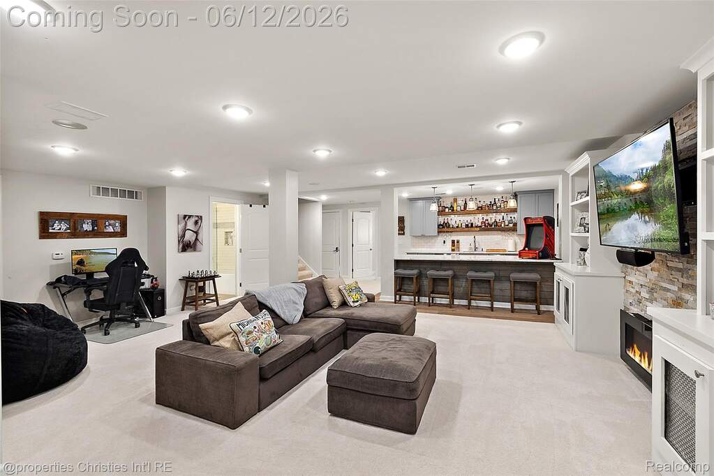 5 Bedroom Single Family Home/House's Image 47