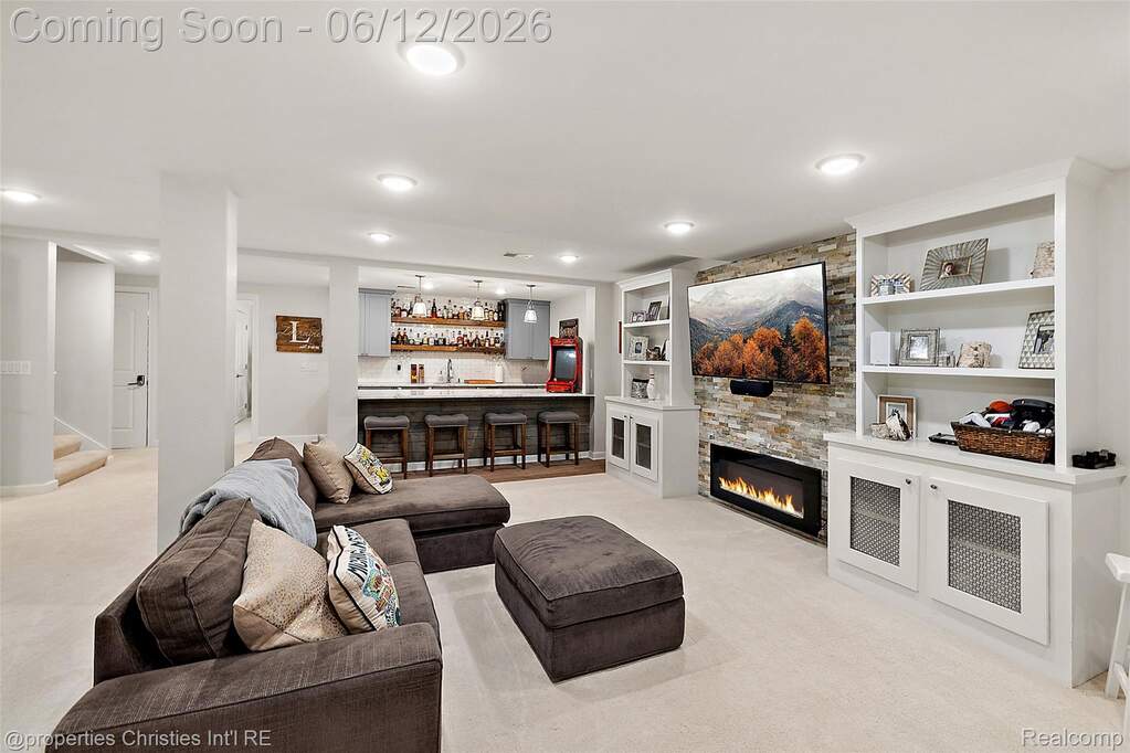 5 Bedroom Single Family Home/House's Image 48