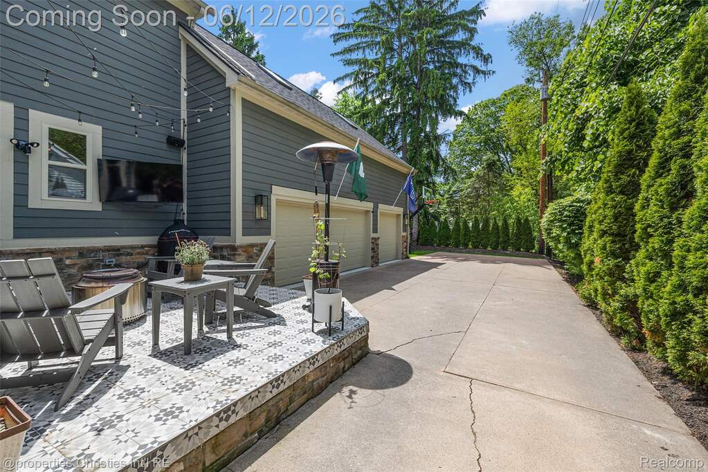 5 Bedroom Single Family Home/House's Image 54