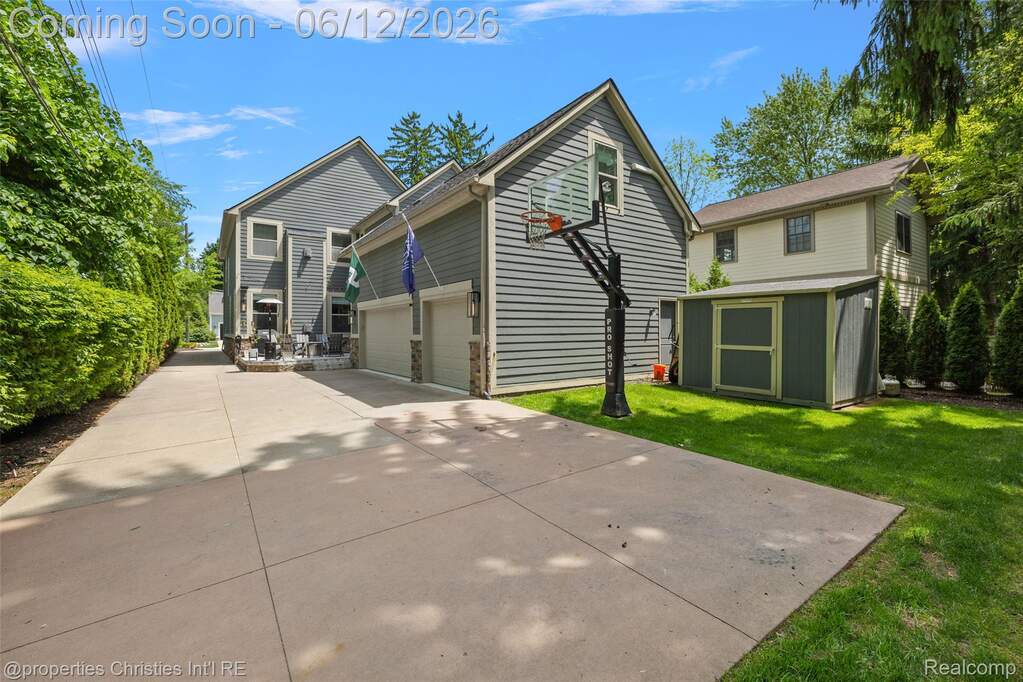 5 Bedroom Single Family Home/House's Image 58