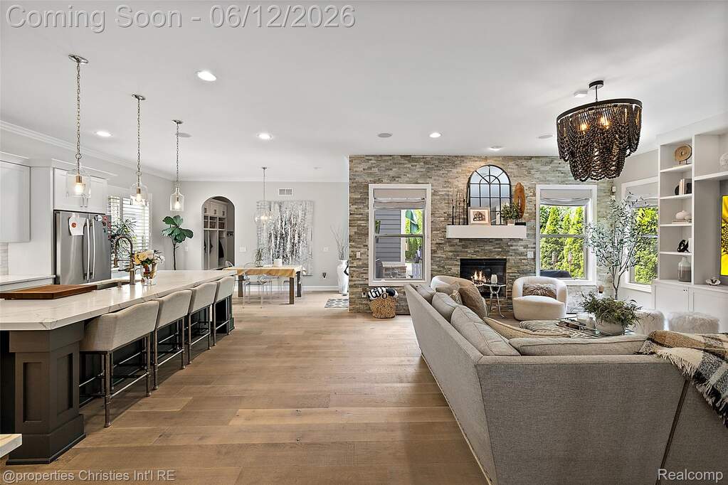 5 Bedroom Single Family Home/House's Image 6