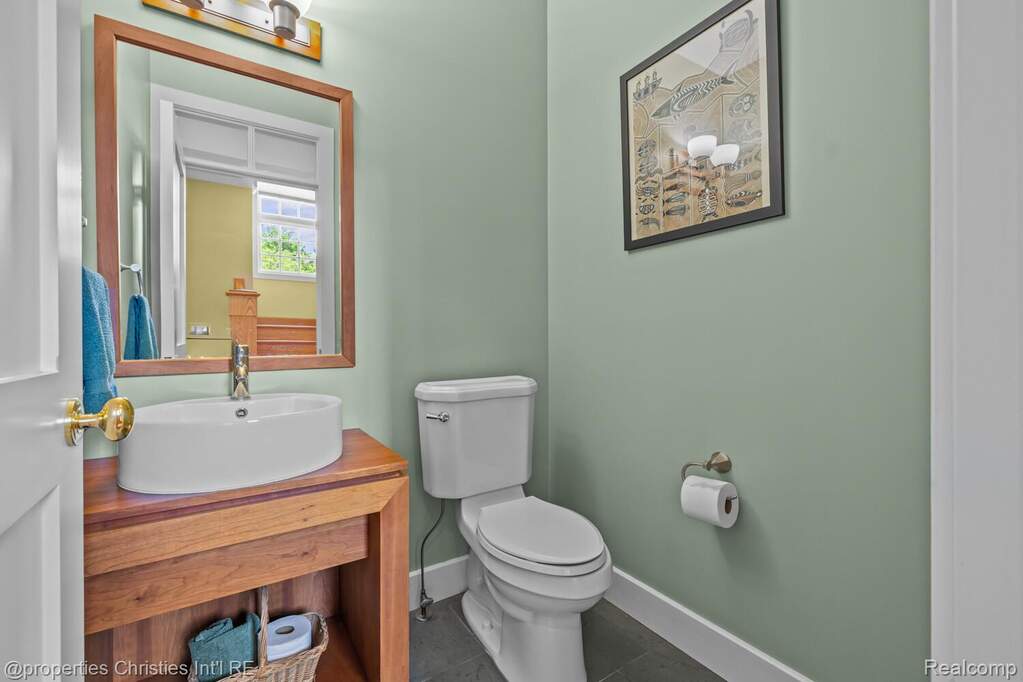 5 Bedroom Single Family Home/House's Image 17