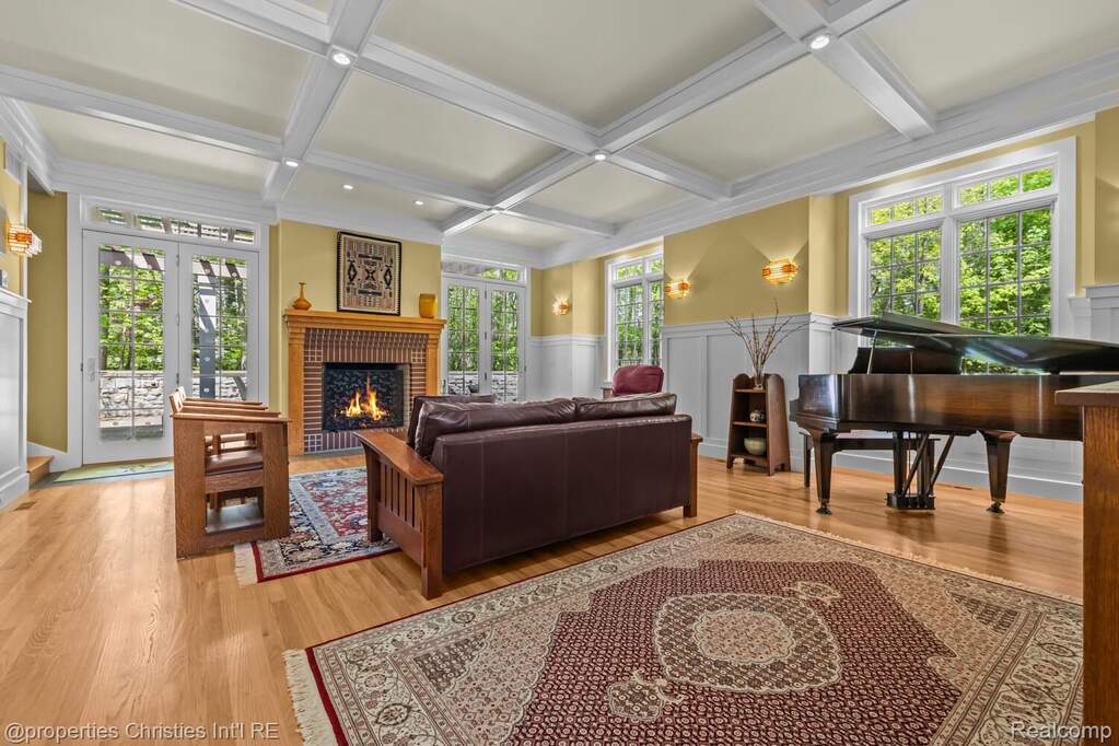 5 Bedroom Single Family Home/House's Image 18