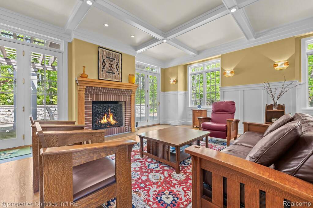 5 Bedroom Single Family Home/House's Image 19