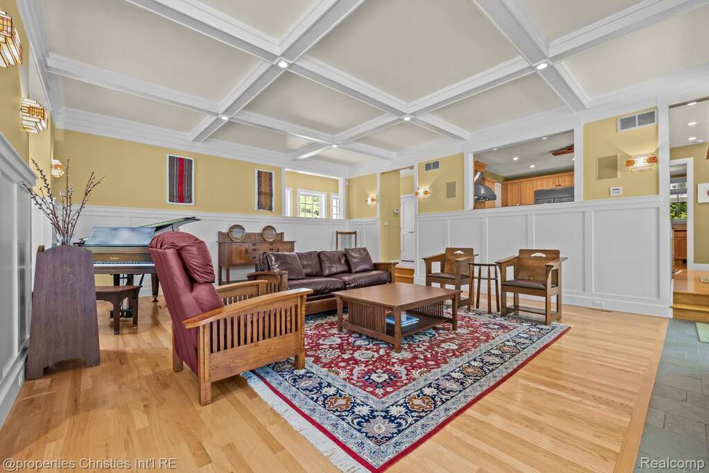 5 Bedroom Single Family Home/House's Image 20