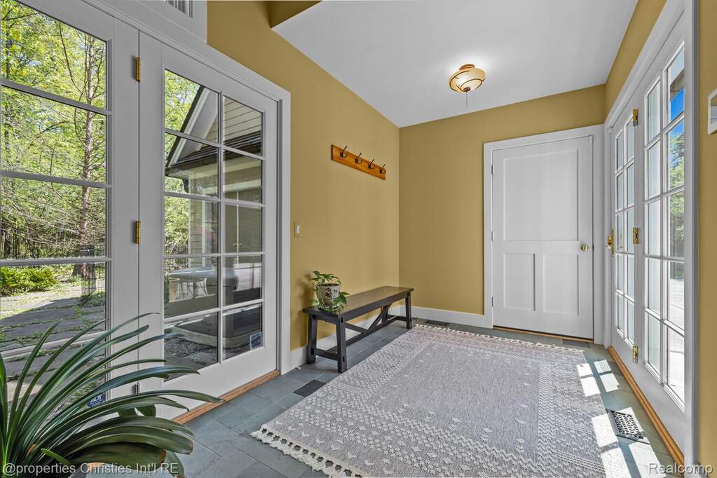 5 Bedroom Single Family Home/House's Image 21