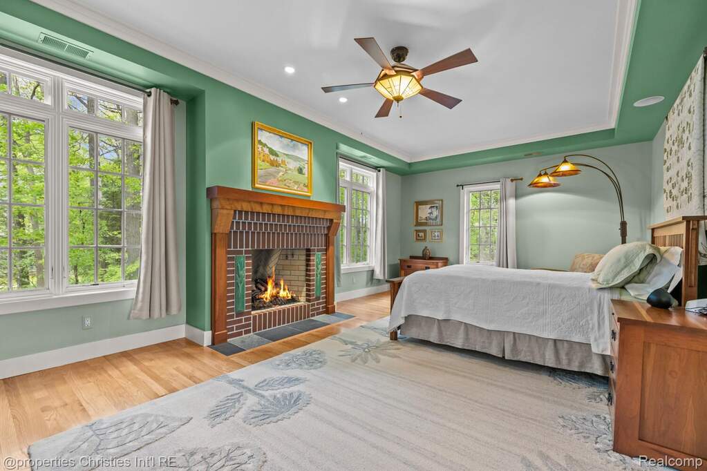 5 Bedroom Single Family Home/House's Image 25