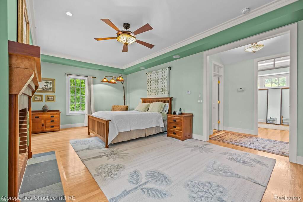 5 Bedroom Single Family Home/House's Image 26
