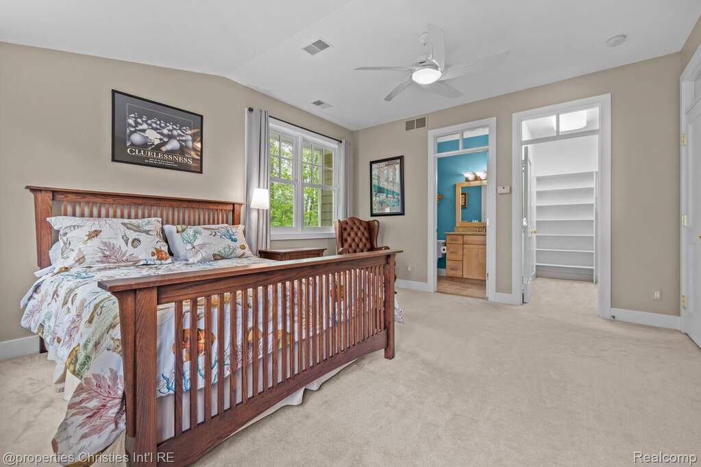 5 Bedroom Single Family Home/House's Image 34