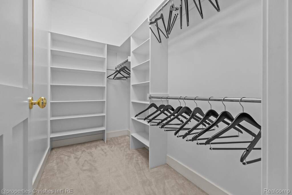 5 Bedroom Single Family Home/House's Image 35