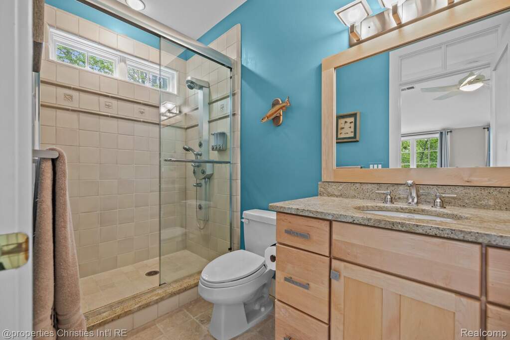 5 Bedroom Single Family Home/House's Image 36