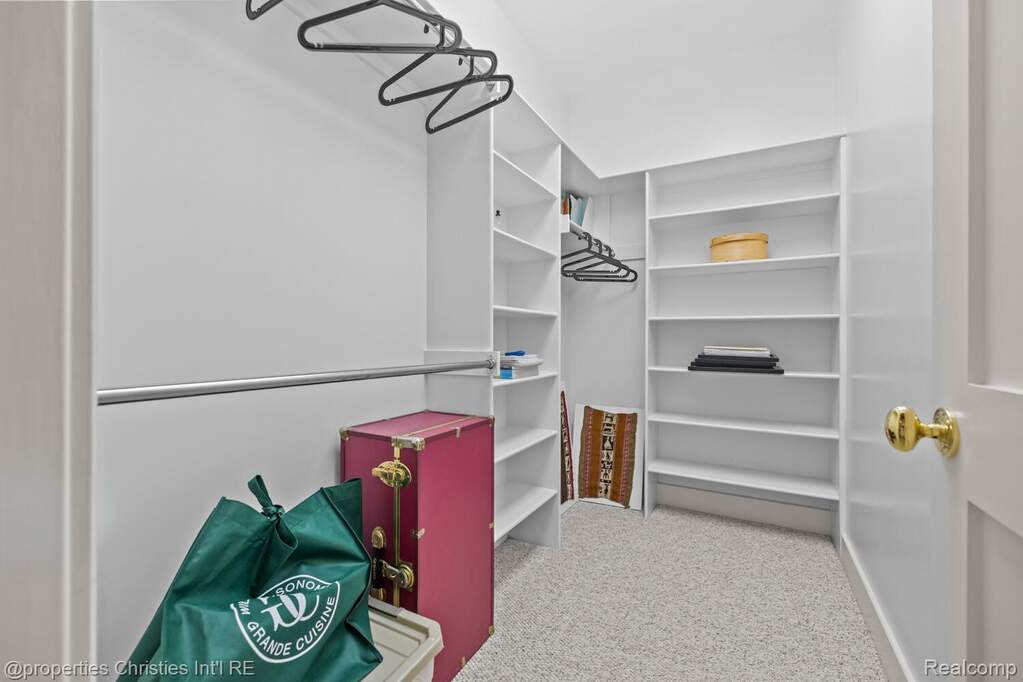 5 Bedroom Single Family Home/House's Image 40