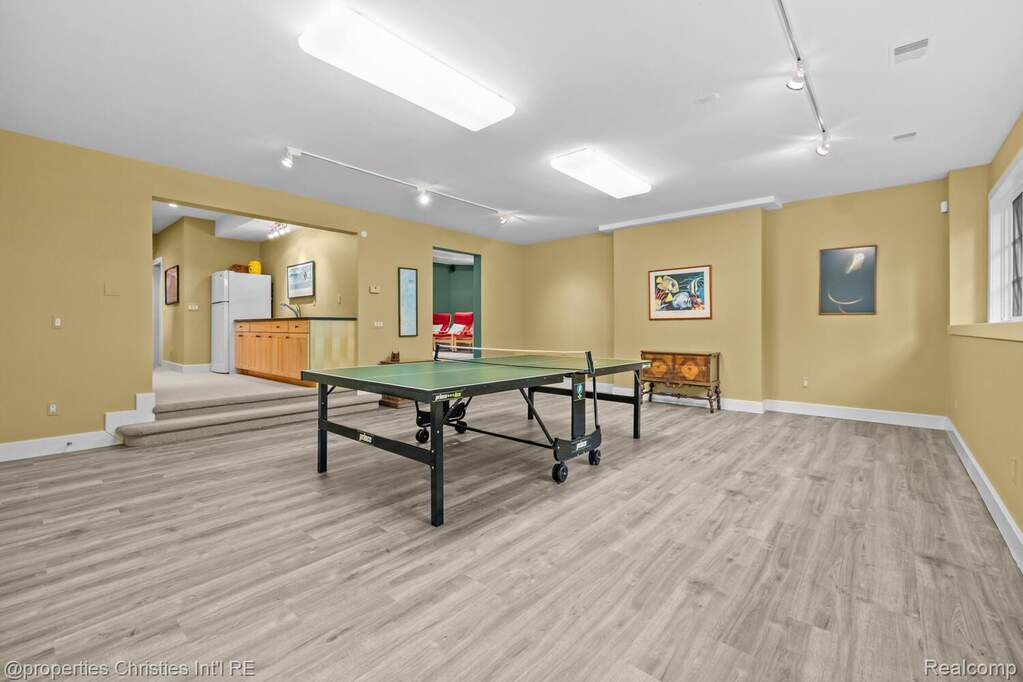 5 Bedroom Single Family Home/House's Image 49