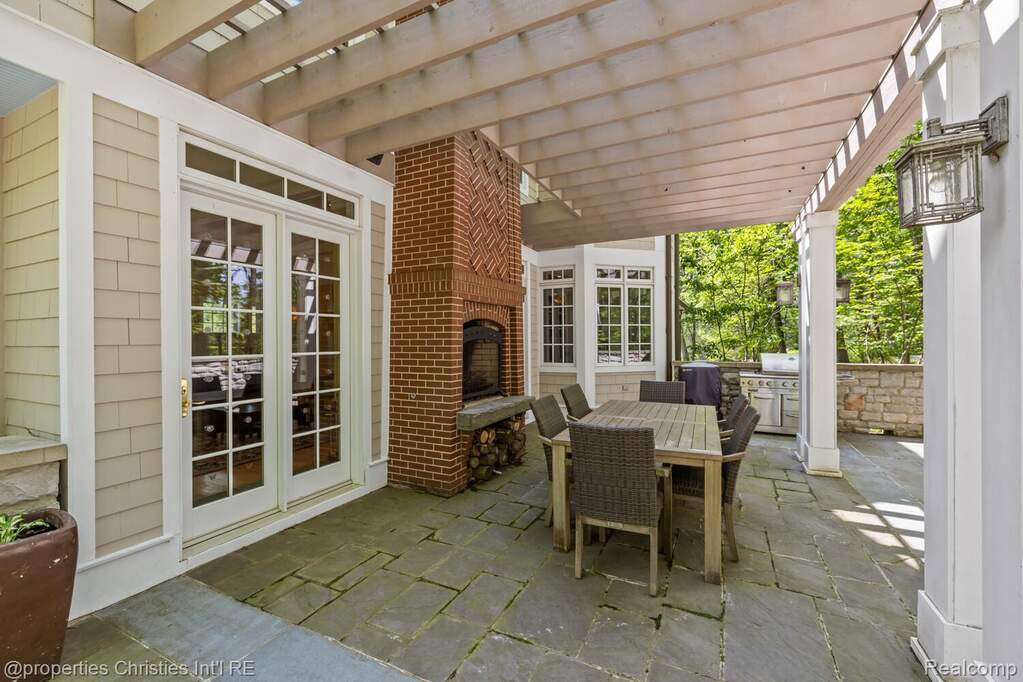 5 Bedroom Single Family Home/House's Image 61
