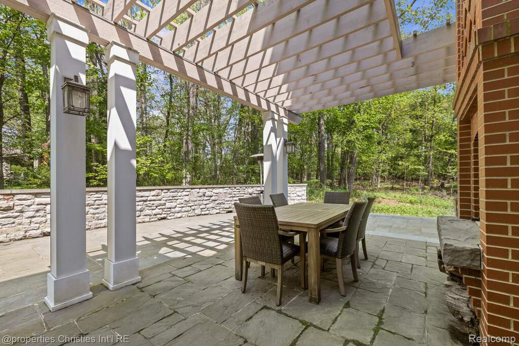 5 Bedroom Single Family Home/House's Image 62