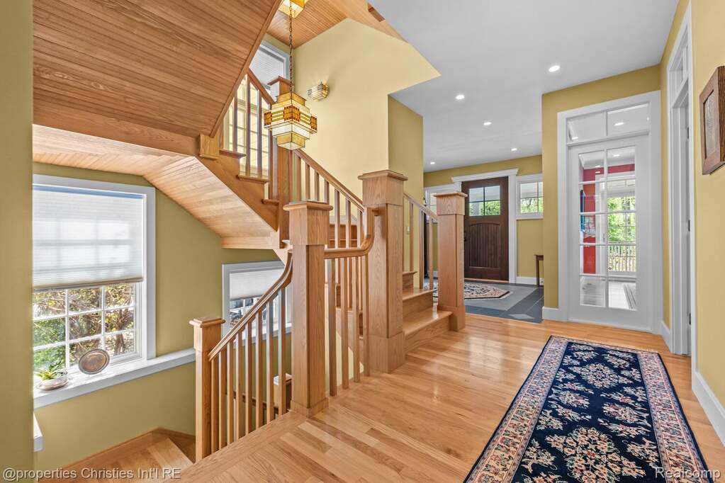 5 Bedroom Single Family Home/House's Image 5
