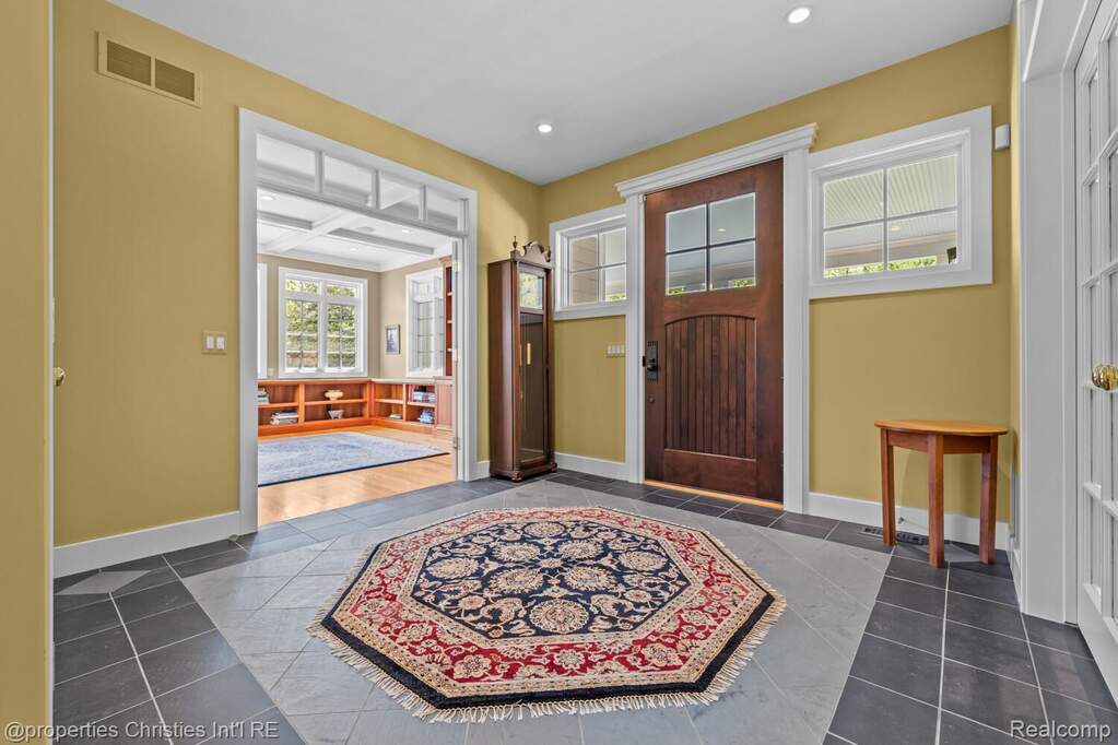 5 Bedroom Single Family Home/House's Image 6