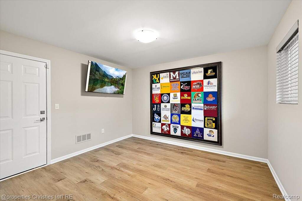 3 Bedroom Villa/Townhouse's Image 19