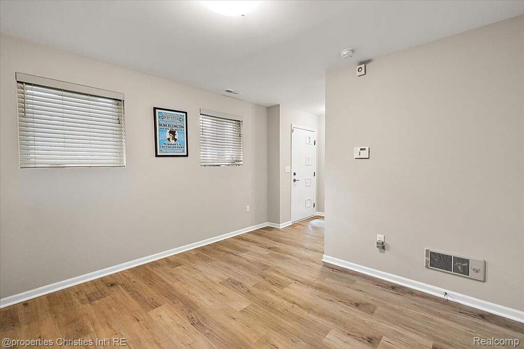 3 Bedroom Villa/Townhouse's Image 20