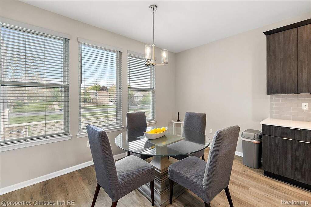 3 Bedroom Villa/Townhouse's Image 29
