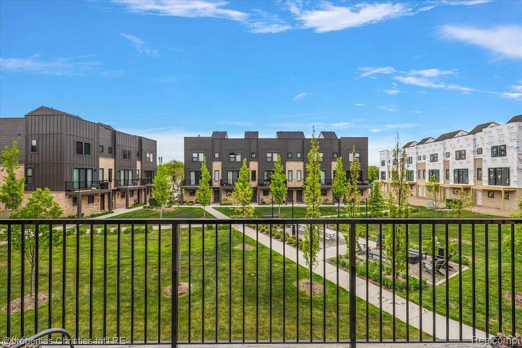 3 Bedroom Villa/Townhouse's Image 35