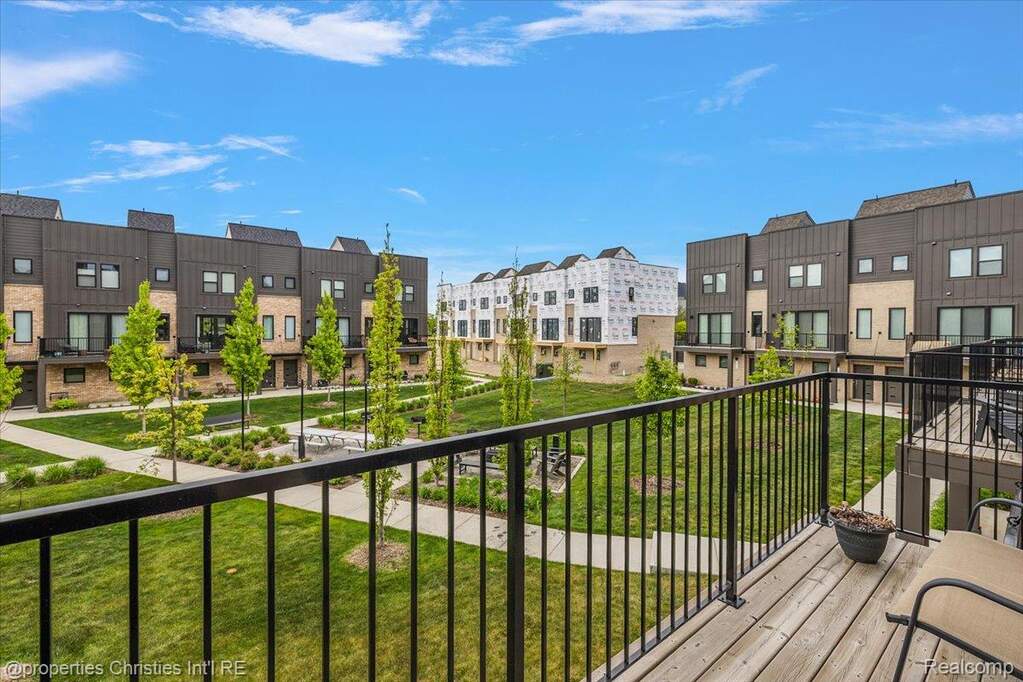 3 Bedroom Villa/Townhouse's Image 36