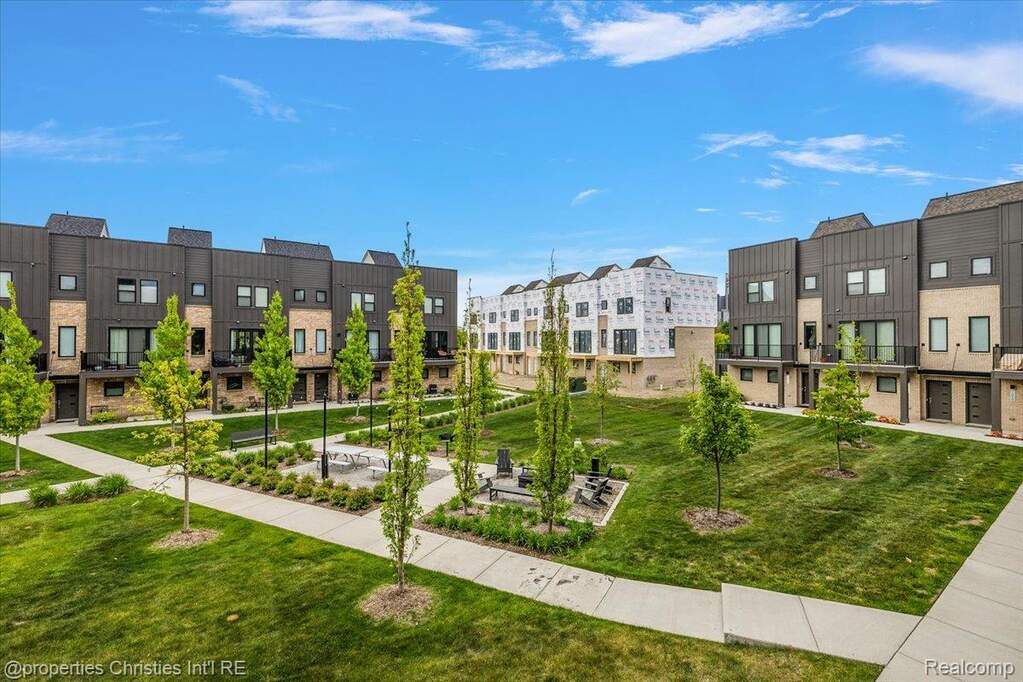 3 Bedroom Villa/Townhouse's Image 37
