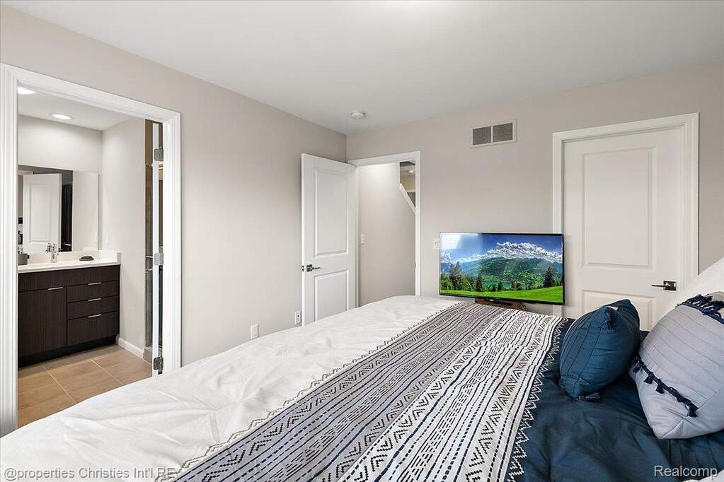 3 Bedroom Villa/Townhouse's Image 40