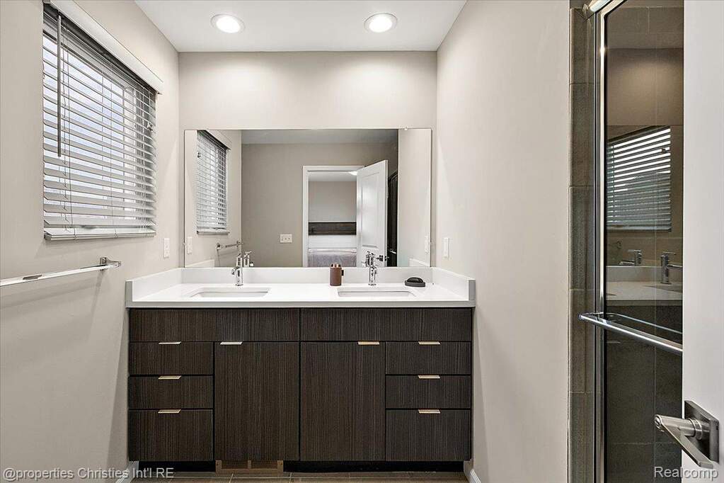 3 Bedroom Villa/Townhouse's Image 41