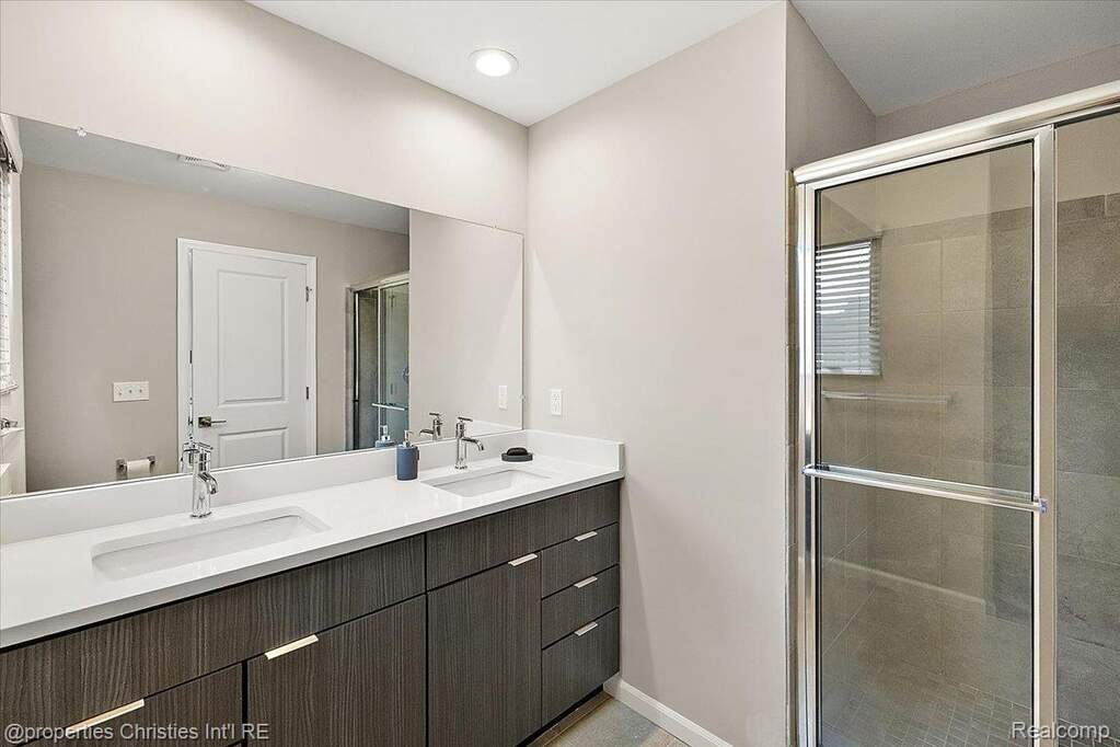 3 Bedroom Villa/Townhouse's Image 42