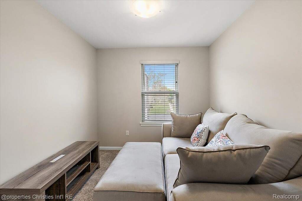 3 Bedroom Villa/Townhouse's Image 44