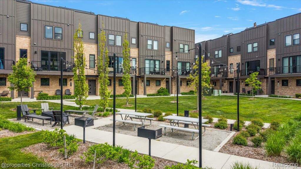3 Bedroom Villa/Townhouse's Image 3