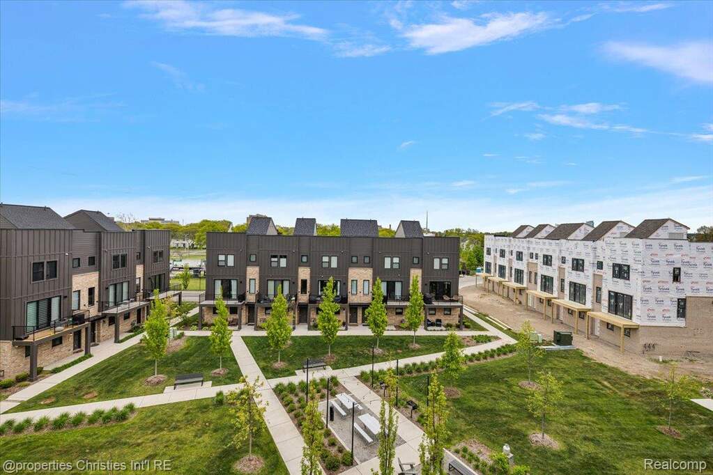 3 Bedroom Villa/Townhouse's Image 6