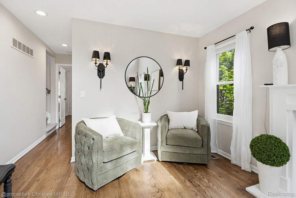3 Bedroom Single Family Home/House's Image 8
