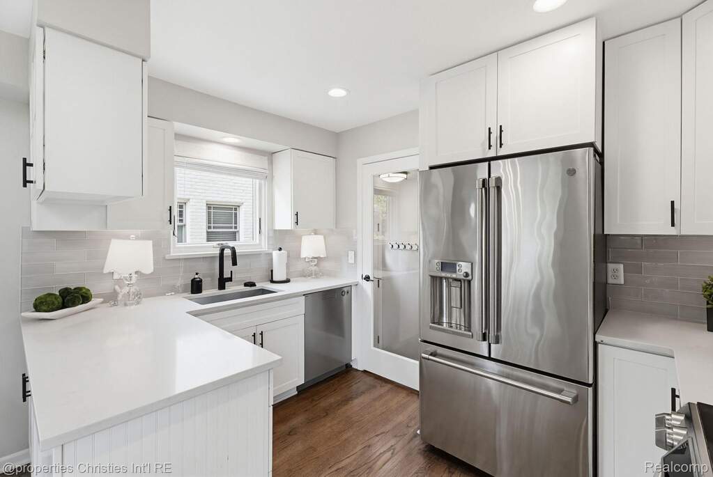 3 Bedroom Single Family Home/House's Image 12