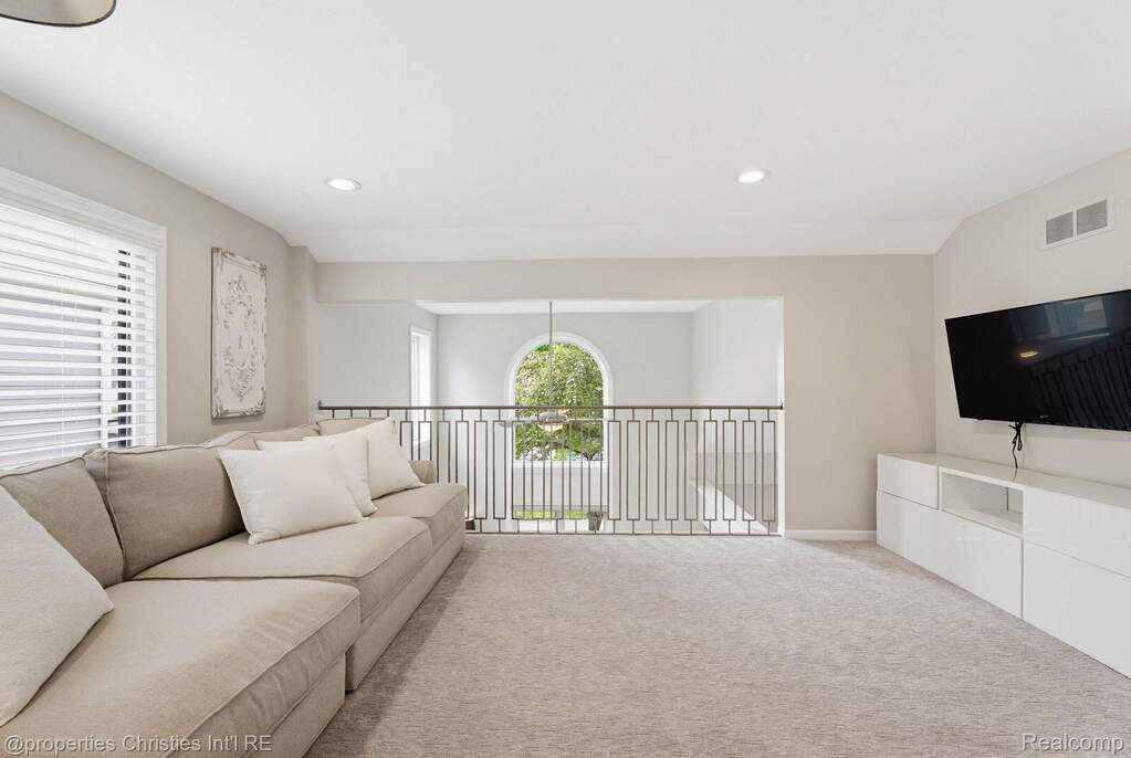 3 Bedroom Single Family Home/House's Image 34