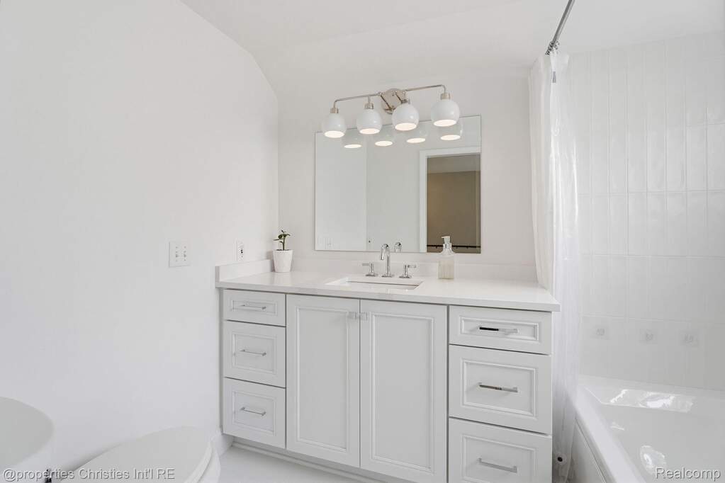 3 Bedroom Single Family Home/House's Image 37