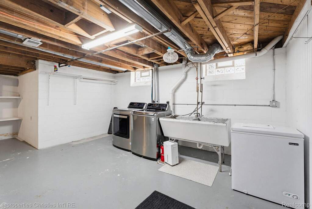 3 Bedroom Single Family Home/House's Image 41