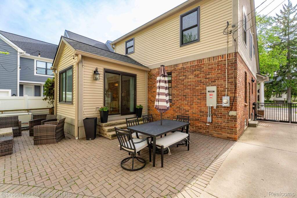 3 Bedroom Single Family Home/House's Image 43