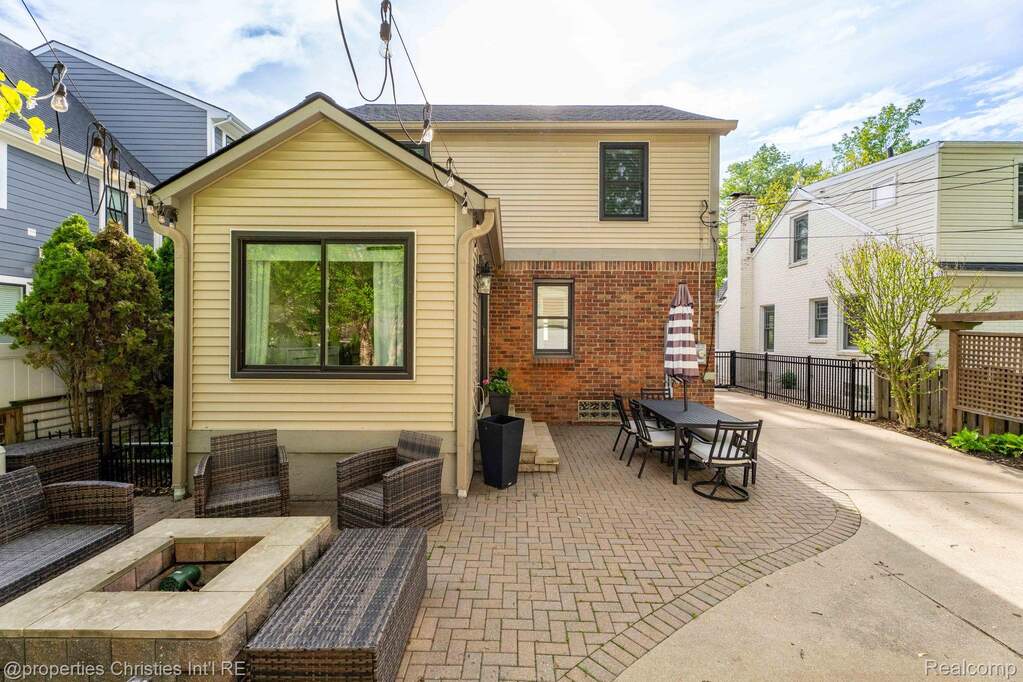3 Bedroom Single Family Home/House's Image 45