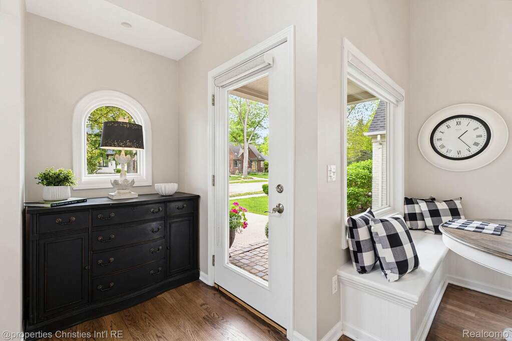 Foyer entrance featuring dark wood-style flooring and baseboards